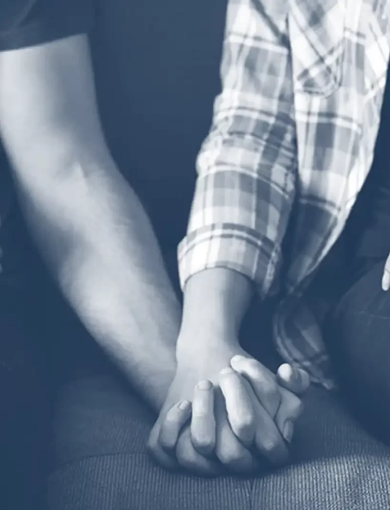 Main couple deuil enfant